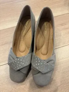 【COULEUR VARIE】グレー ラインストーン スクエアトゥパンプス