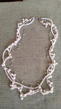 多重ストランドネックレス 白とピンク