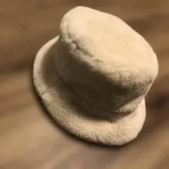 クリーム色 フェイクファーバケットハット