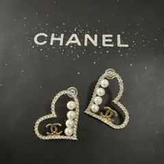 CHANEL CCマークハート型パールピアス