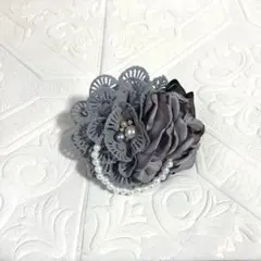 263 ハンドメイド コサージュ パール ビーズ　卒業式　入学式　グレー　結婚式