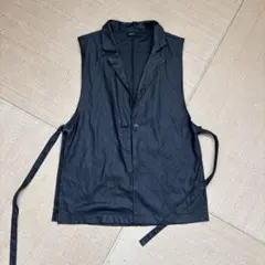 SUREVE ブラック ノースリーブベスト　合成皮革　黒色