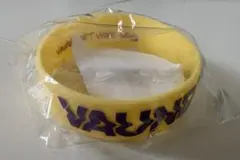 新品未使用Vaundy ラバーバンド イエロー パープル(銀テのおまけ付き)のサムネイル