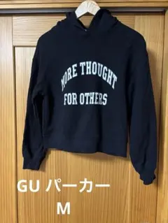 GU ショート丈　黒フード付きクロップドパーカー