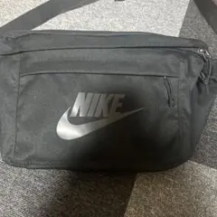 Nike ボディバッグ ブラックのサムネイル