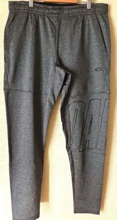 新品オークリーメンズ スポーツ トレーニング サイズXL グレー