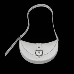 美品　CHARLES & KEITH　バックル クレセントショルダーバッグ