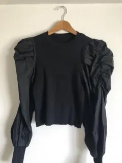 黒 M パフスリーブ ニットトップス
