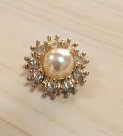 パール調 ブローチ ラインストーン ゴールドカラー ヴィンテージ風