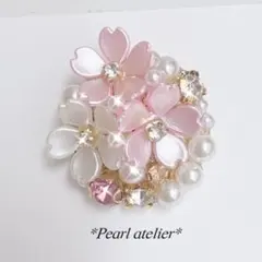 桜＆白花＊パール＆ビジューブローチ✨　卒業式　入学式　桜モチーフ　ハレの日　軽量