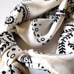 本日限定 70cm ホワイト ドット バンダナ ペイズリー柄 シルク風 スカーフ