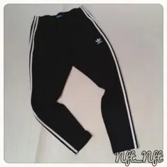 adidas ストライプ ブラックジャージパンツ