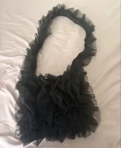フリル付きブラックショルダーバッグ