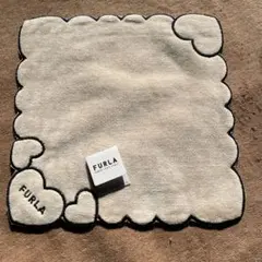 FURLA ハート型タオルハンカチ