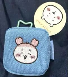 ちいかわ　カラビナつき刺繍スクエアミニポーチ カニちゃん