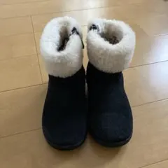 1〜2回使用しただけです。サイドジップで中がチェックで可愛いです。のサムネイル