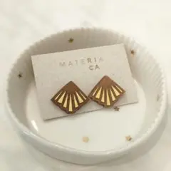 【マテリアリカ/materia rica】 扇形デザイン ピアス