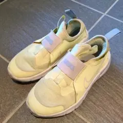 Nike ストラップ付きイエロースニーカー　19㌢
