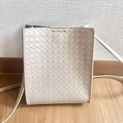 しまむら スクエア ショルダーバッグ 型押し ベージュ 新品未使用のサムネイル