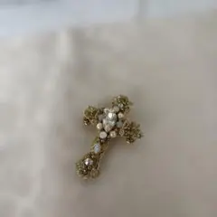 最終価格　エレガントな金色の十字架ブローチ