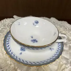 ノリタケ　ティーカップ・ソーサーセット 白青花柄