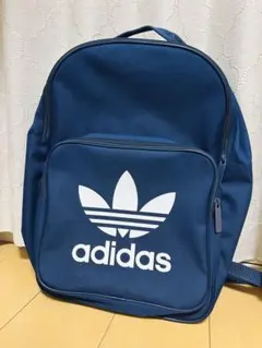 adidas ネイビー リュック