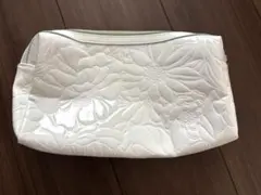 花柄エンボス ホワイトポーチ