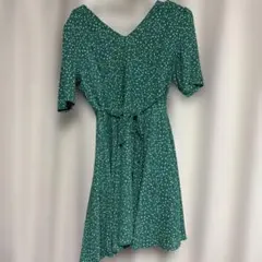 緑色ドット柄半袖ひざ丈ワンピース　レトロワンピース