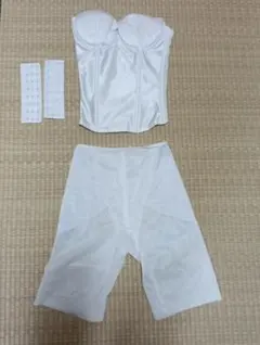 ホワイト コルセットとガードル セット