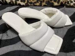 美品　ホワイト　ミュール　サンダル　靴擦れしにくい 5cmヒール