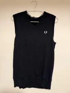FRED PERRY フレッドペリー　ベスト　Mサイズ　黒のサムネイル