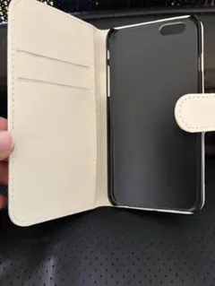 iPhone7 手帳型カバー　ホワイト