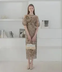 LEJA フラワーディテールパフスリーブIラインワンピースドレス　BEIGE