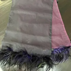 紫のフェザー付きストール
