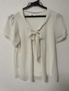最終価格　高見え♪ アイボリー リボン付き シフォンブラウス　オフィスカジュアルのサムネイル