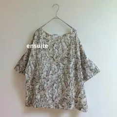ensuite エンスウィート ボタニカル柄フリル袖ブラウスプルオーバーゆったりのサムネイル