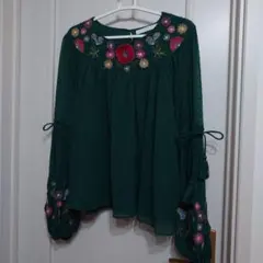 ZARA Trf コレクション 緑色 刺繍ブラウス