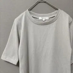 グローブ　クルーネックリブTシャツ(Ｓ)グレージュ無地　キレイめシンプルのサムネイル