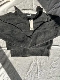 GU グレー Vネックセーター XL