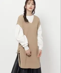 レイヤードスタイルでトレンド感溢れるニットベスト