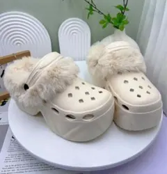 アイボリー 厚底ファーサンダル