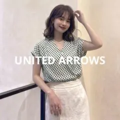 ユナイテッドアローズ　サテンとろみプリントVネック フレンチスリーブブラウス