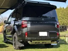 新型デリカD5 マッドフラップ赤（反射シート付）後期型（+26型）専用