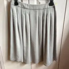 ナチュラルビューティー　グレー プリーツスカート ひざ丈