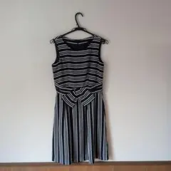 ノースリーブひざ丈ワンピース ストライプ