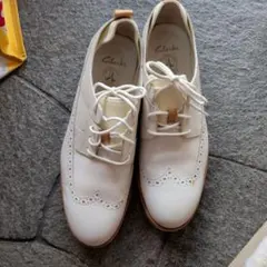 Clarks Trigenic ウィングチップ ホワイトのサムネイル