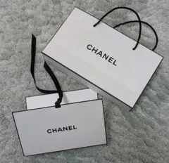 シャネルショッパーとギフトボックス