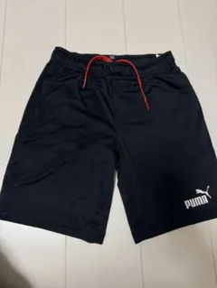 PUMA ブラックショートパンツ