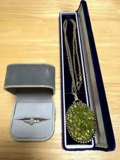 y*5様 緑色オーバル型ペンダントネックレスとリング