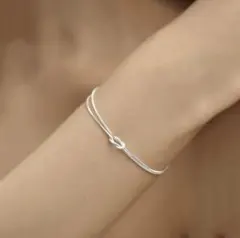 ブレスレット　シンプル　上品　シルバー　ノットデザイン　スネークチェーン